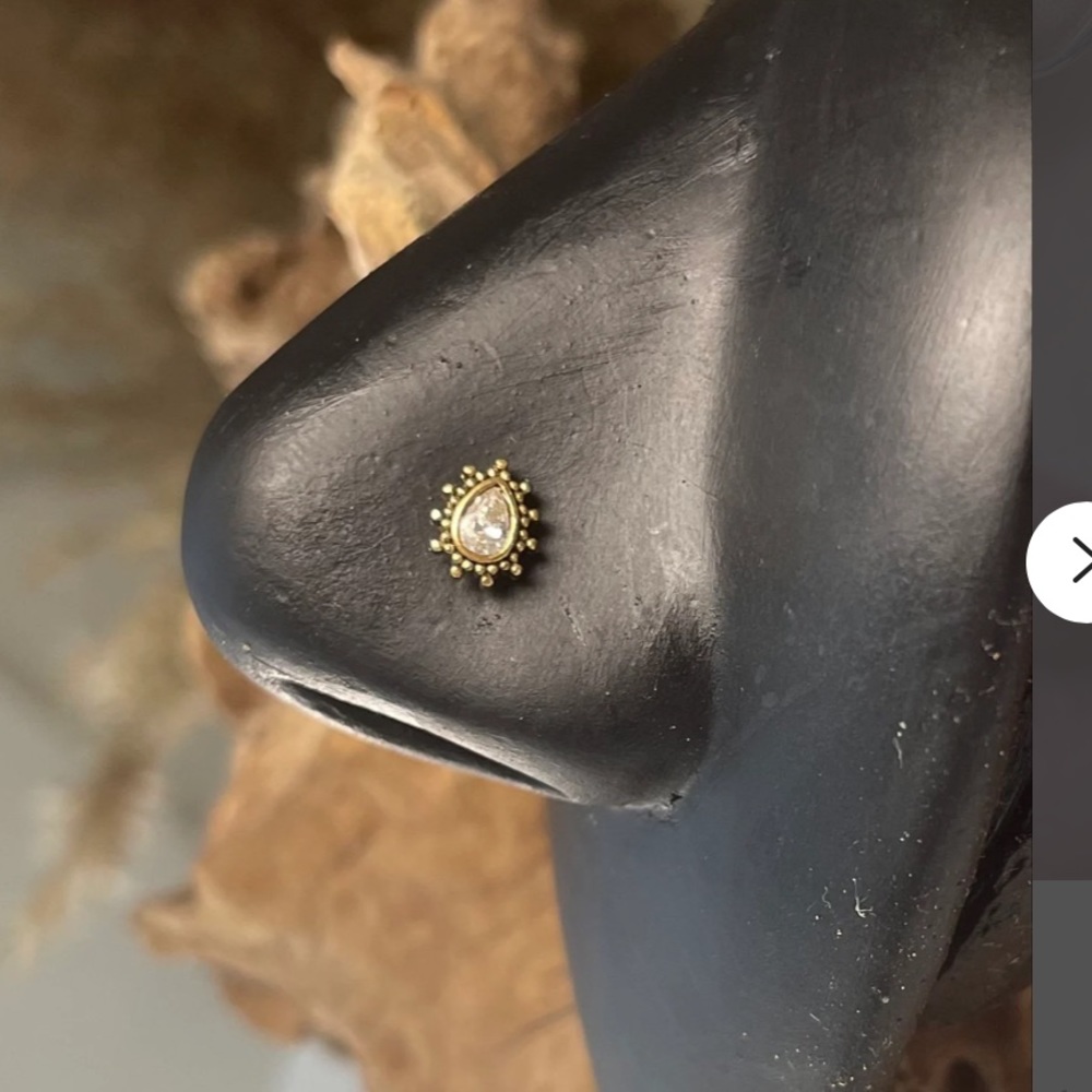 Gold Medusa teardrop gem labret